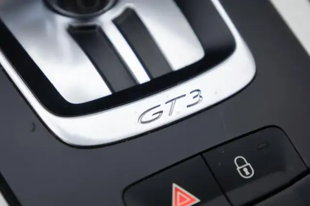 Porsche 911 view 18