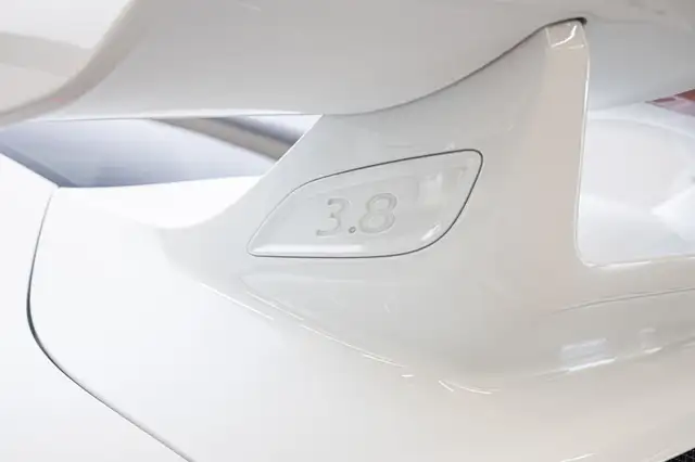 Porsche 911 view 7