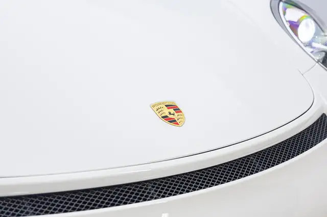Porsche 911 view 4