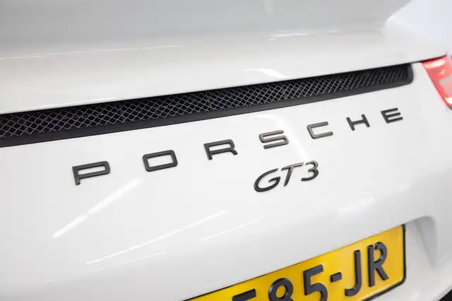 Porsche 911 view 6