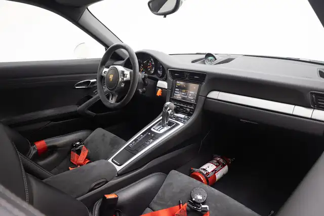 Porsche 911 view 12
