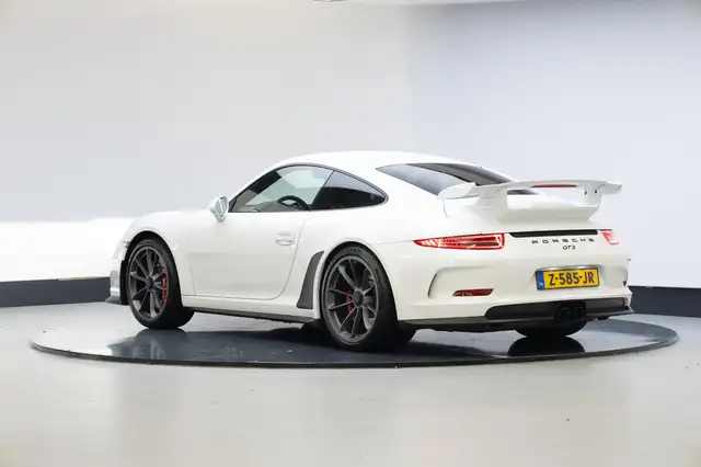 Porsche 911 view 2
