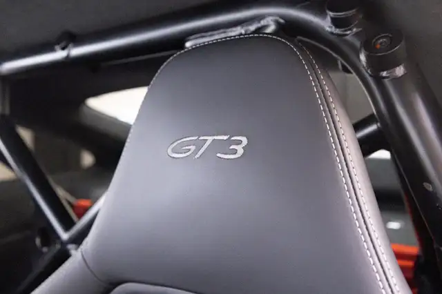 Porsche 911 view 9