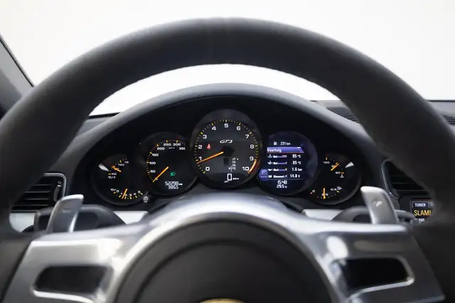 Porsche 911 view 24