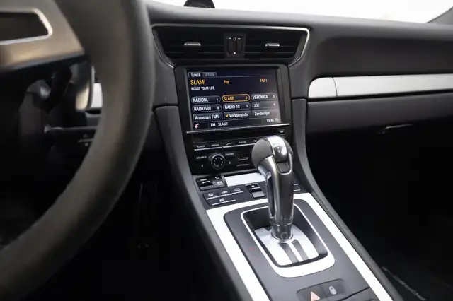 Porsche 911 view 17