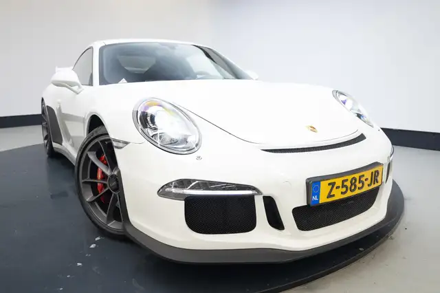 Porsche 911 view 3