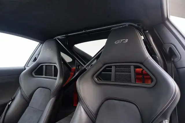 Porsche 911 view 27