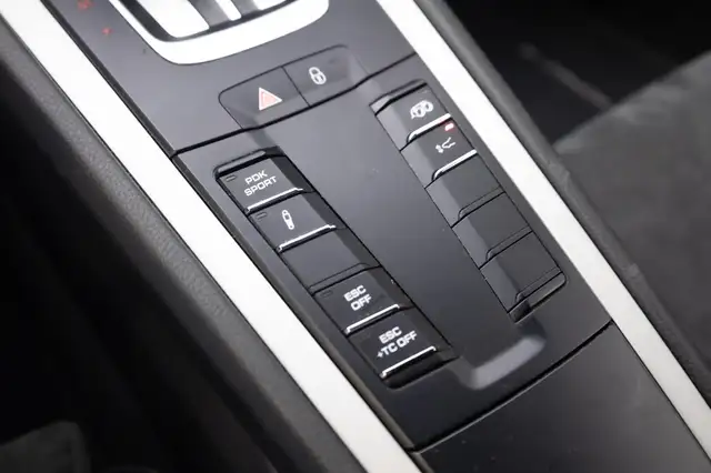 Porsche 911 view 16