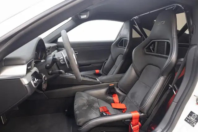 Porsche 911 view 8