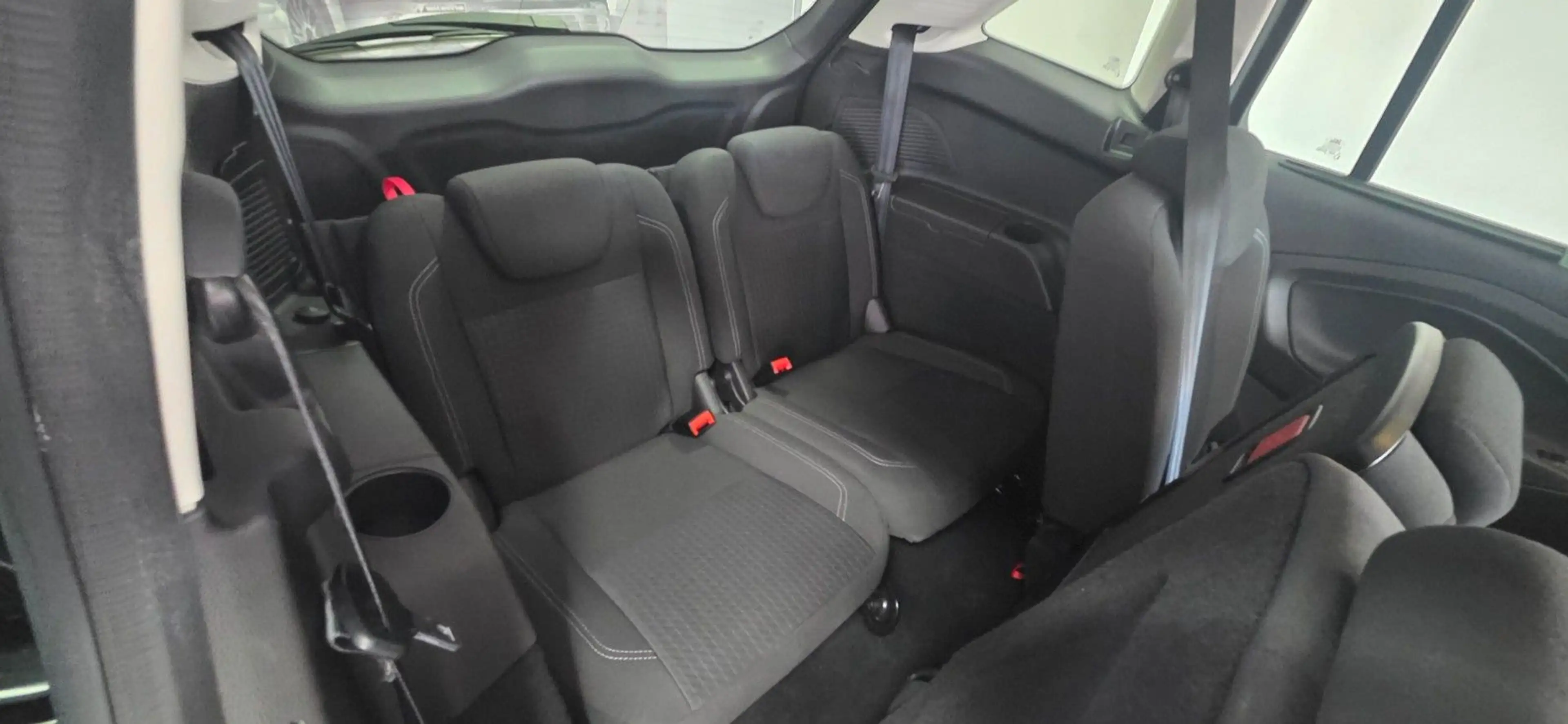 Ford Grand C-Max 1,5 Navi 7 Sitze Kamera TÜV 05/2028 — photo 11