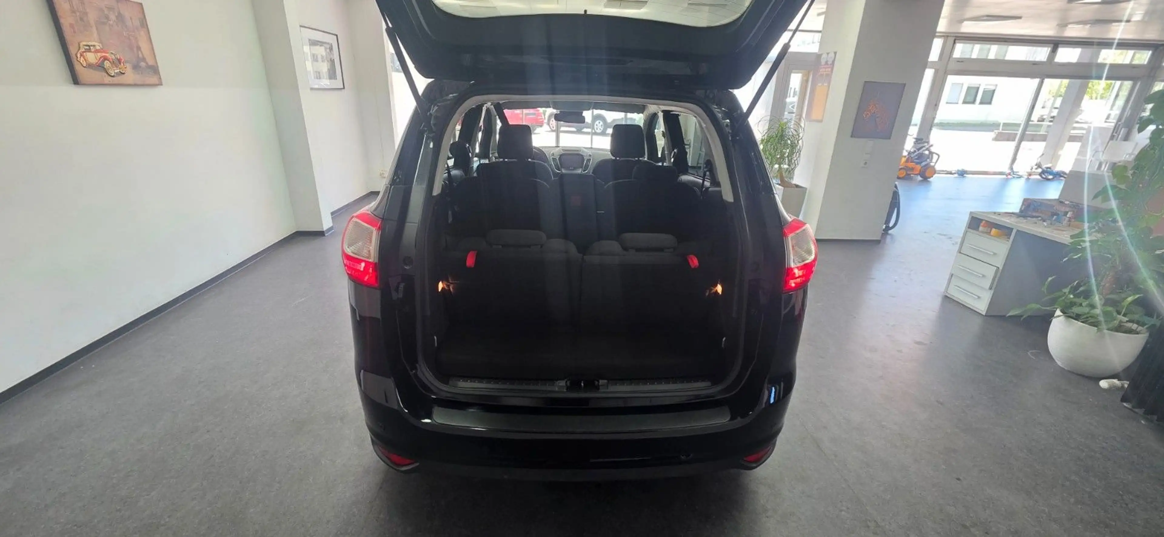 Ford Grand C-Max 1,5 Navi 7 Sitze Kamera TÜV 05/2028 — photo 8