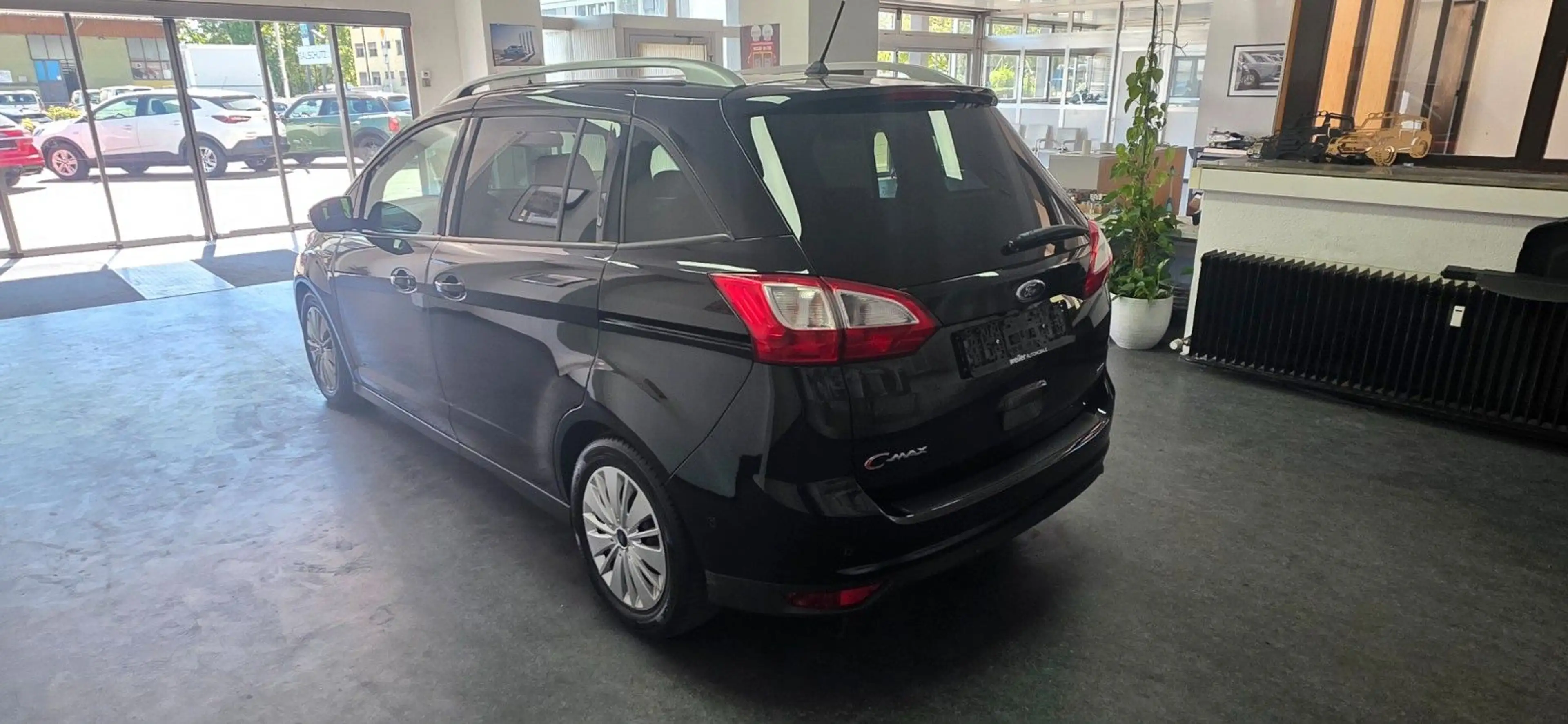 Ford Grand C-Max 1,5 Navi 7 Sitze Kamera TÜV 05/2028 — photo 4