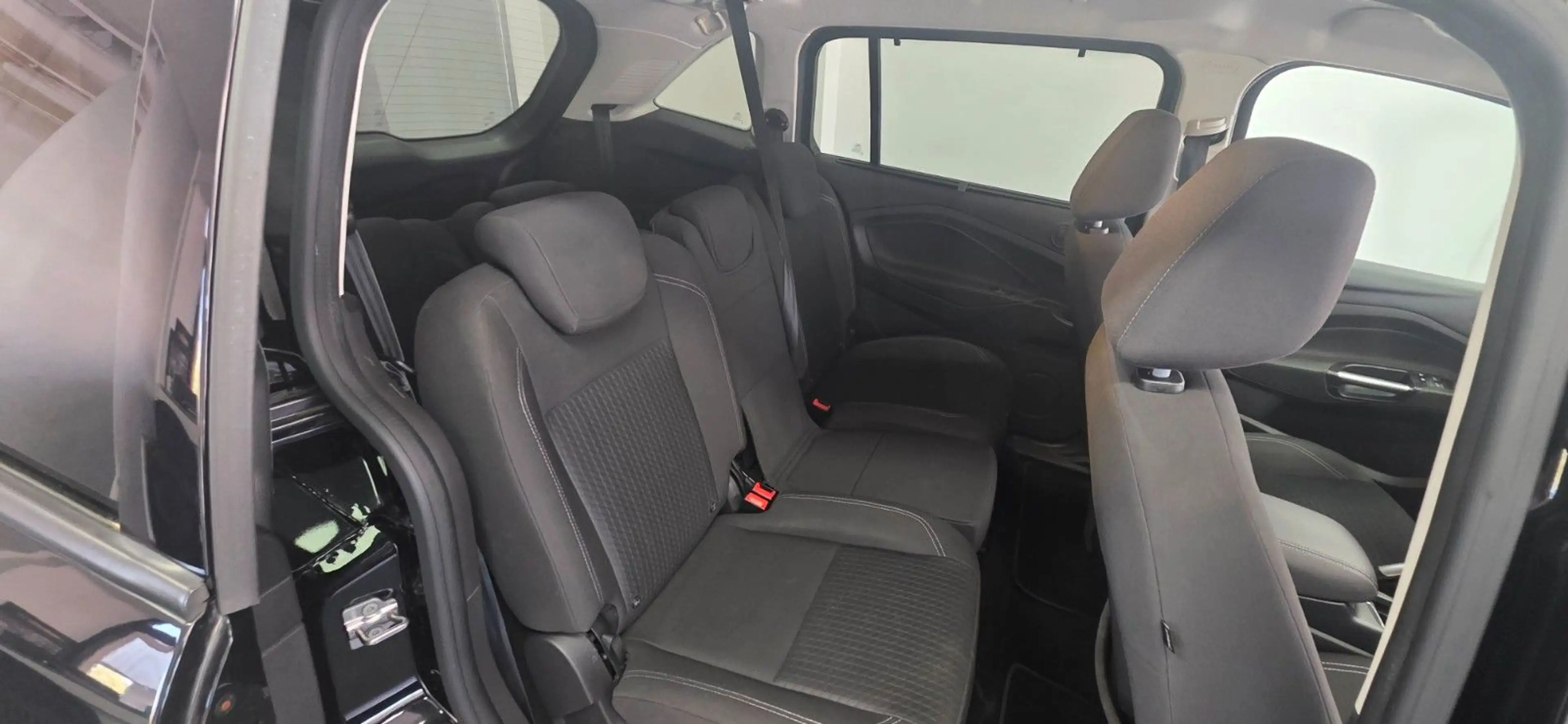 Ford Grand C-Max 1,5 Navi 7 Sitze Kamera TÜV 05/2028 — photo 10