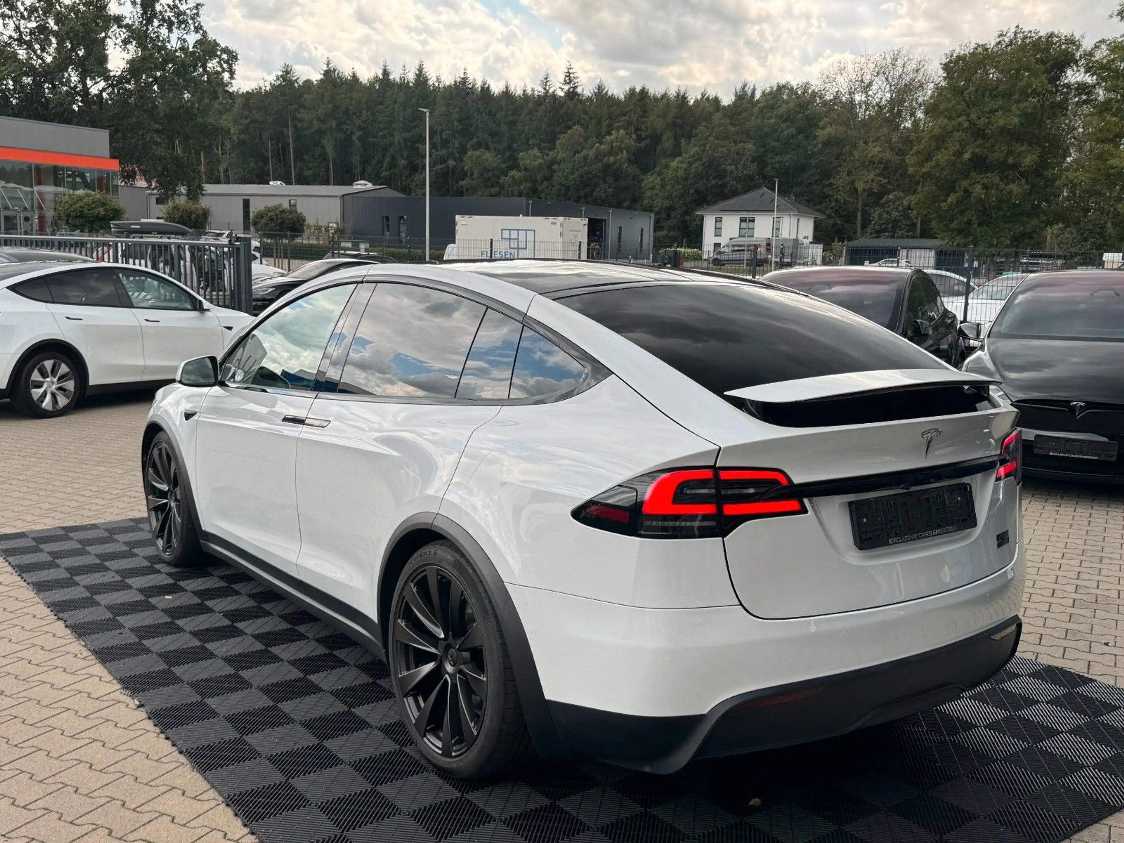 Tesla Model X MODEL X PLAID | FULL SELF DRIVE | 6SEAT | 22" — photo 14