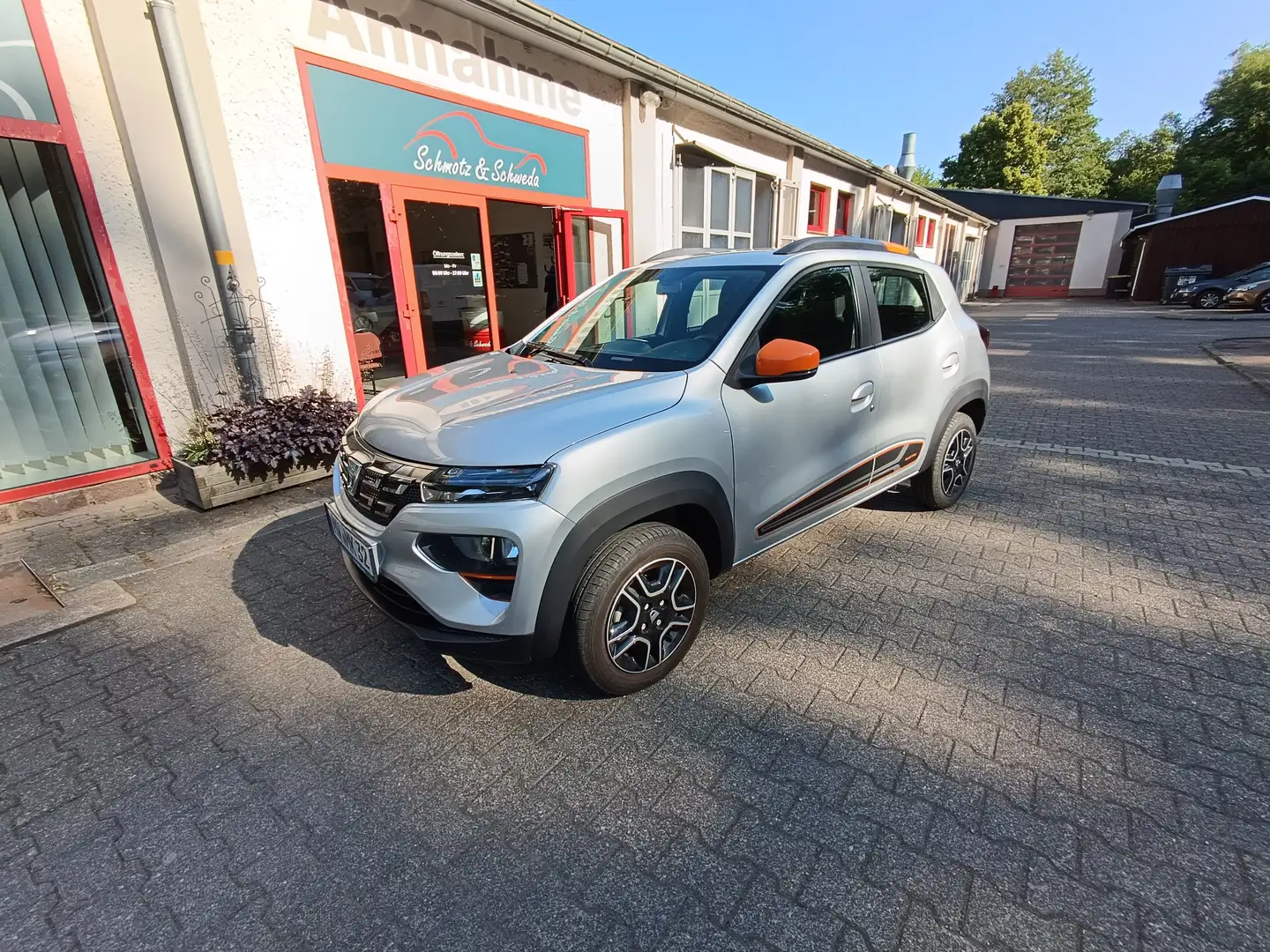 Dacia Spring Comfort Plus Silber - 1