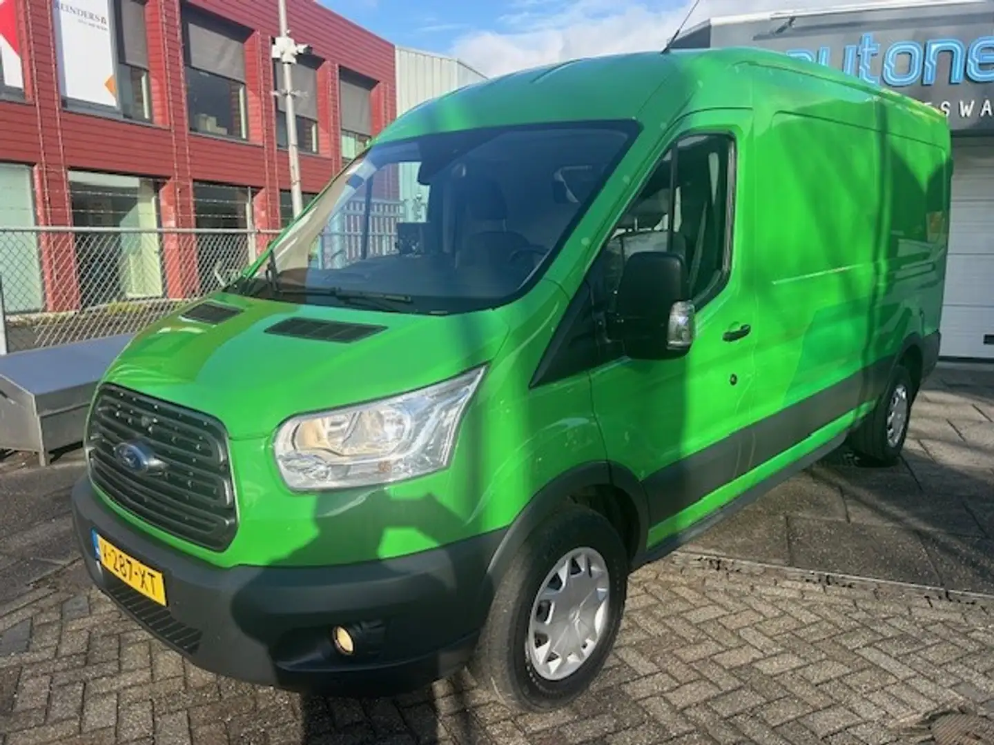 Ford Transit 350 2.0 TDCI L3H2 Trend AIRCO I MULTIMEDIA I TREKH Vert - 2