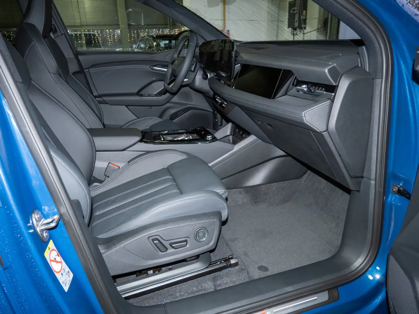 Audi Q6 SUV edition one blue e-tron quattro B&O Blau - 2