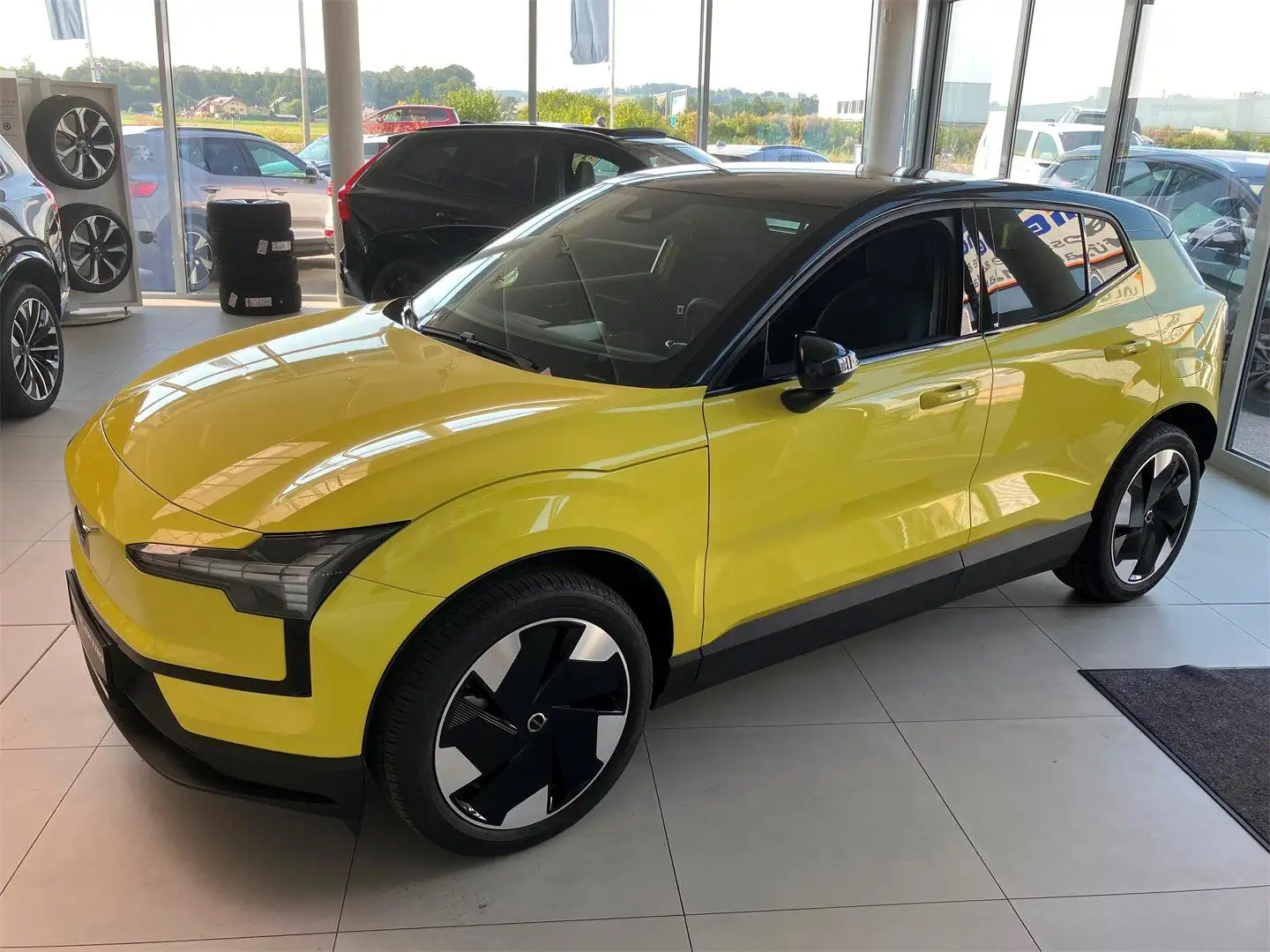 Volvo EX30 Twin Performance Plus Gelb - 2