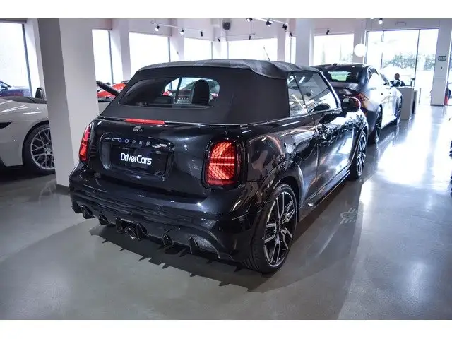 Mini Convertible view 29