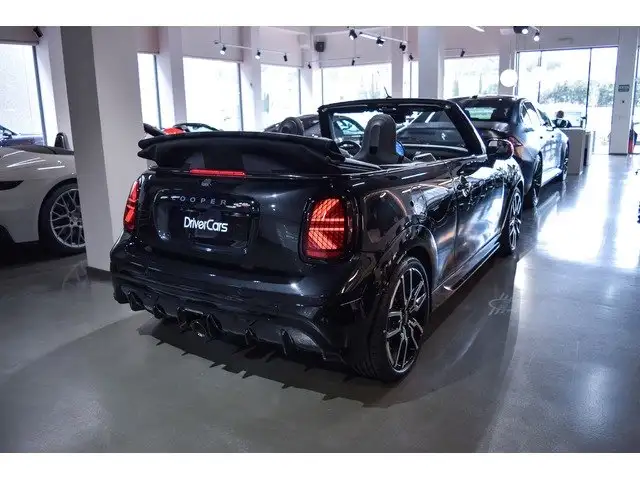 Mini Convertible view 27