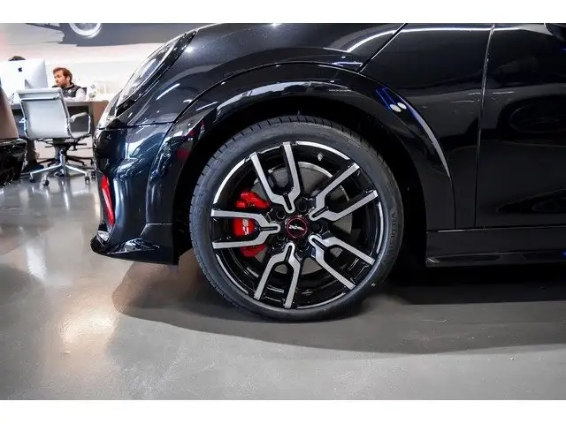 Mini Convertible view 22