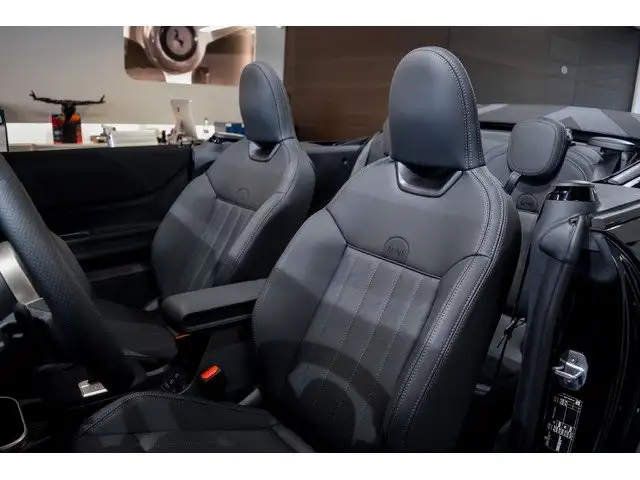 Mini Convertible view 9