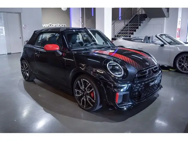 Mini Convertible view 3