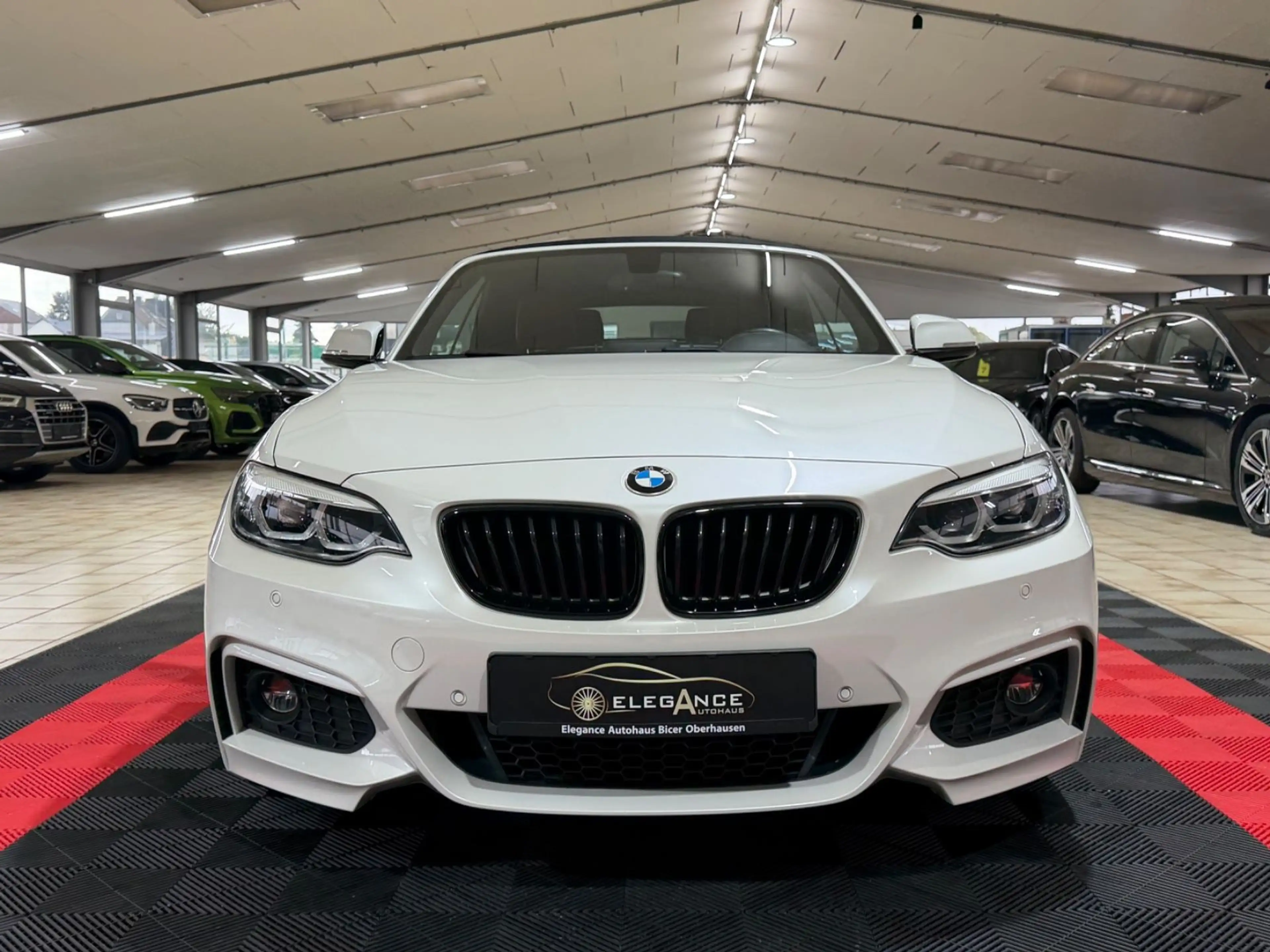 BMW 220 i Cabrio M Sport*LEDER ROT*LED*KAMERA*HARMAN — photo 2