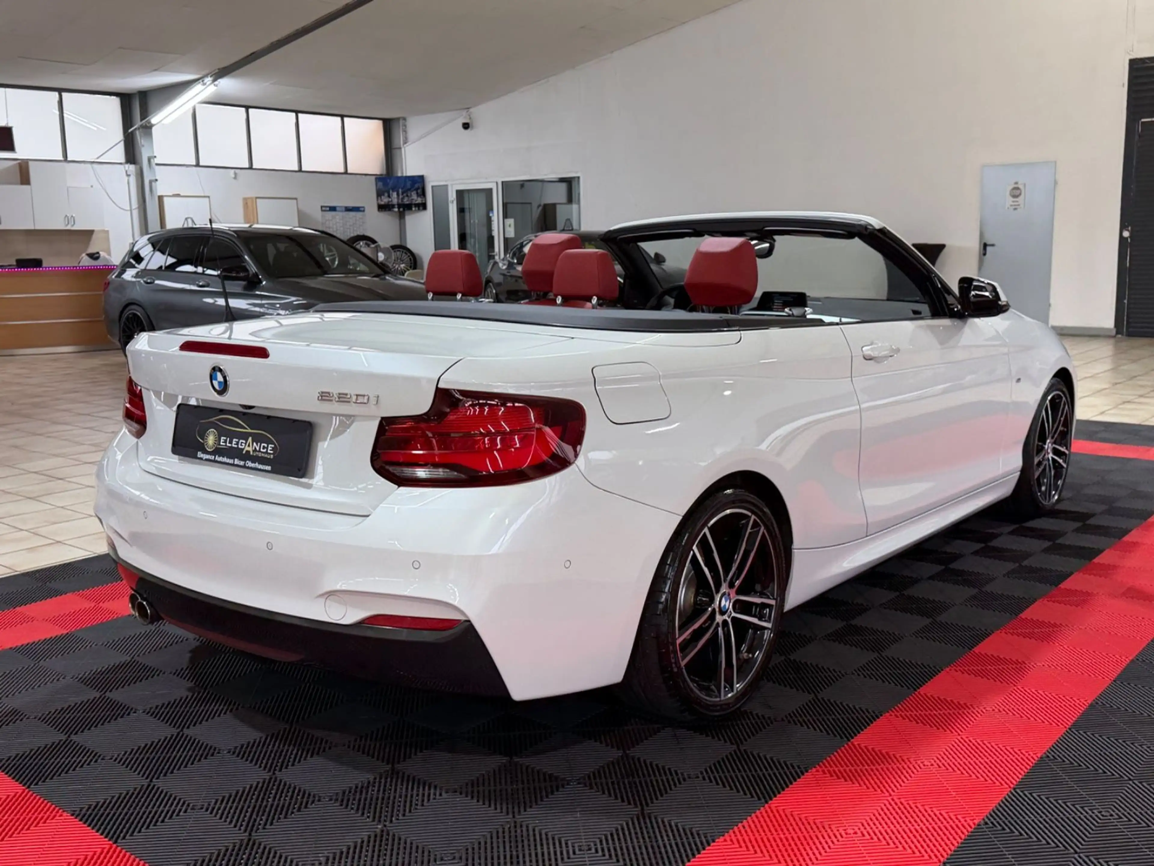 BMW 220 i Cabrio M Sport*LEDER ROT*LED*KAMERA*HARMAN — photo 5