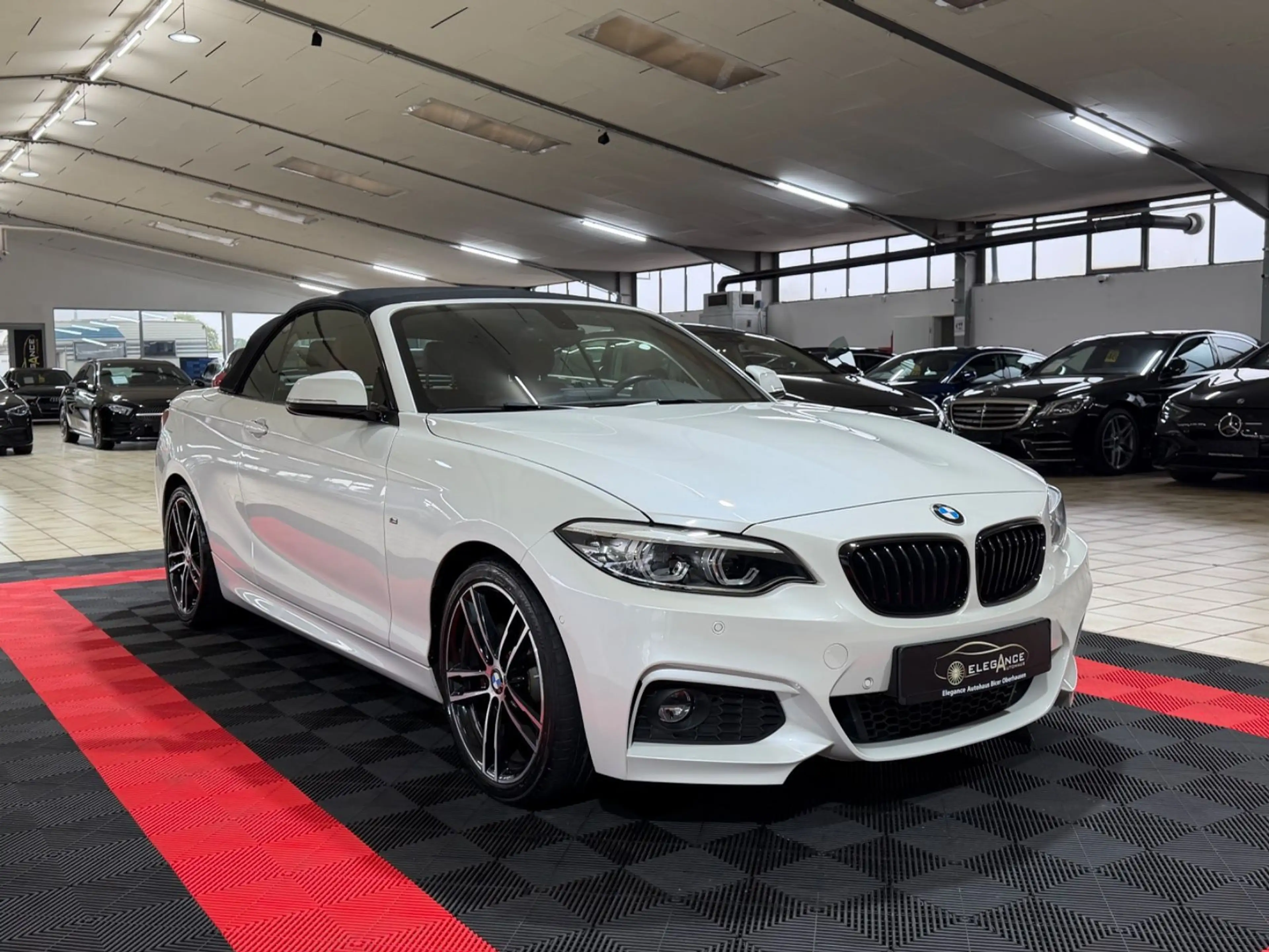 BMW 220 i Cabrio M Sport*LEDER ROT*LED*KAMERA*HARMAN — photo 3