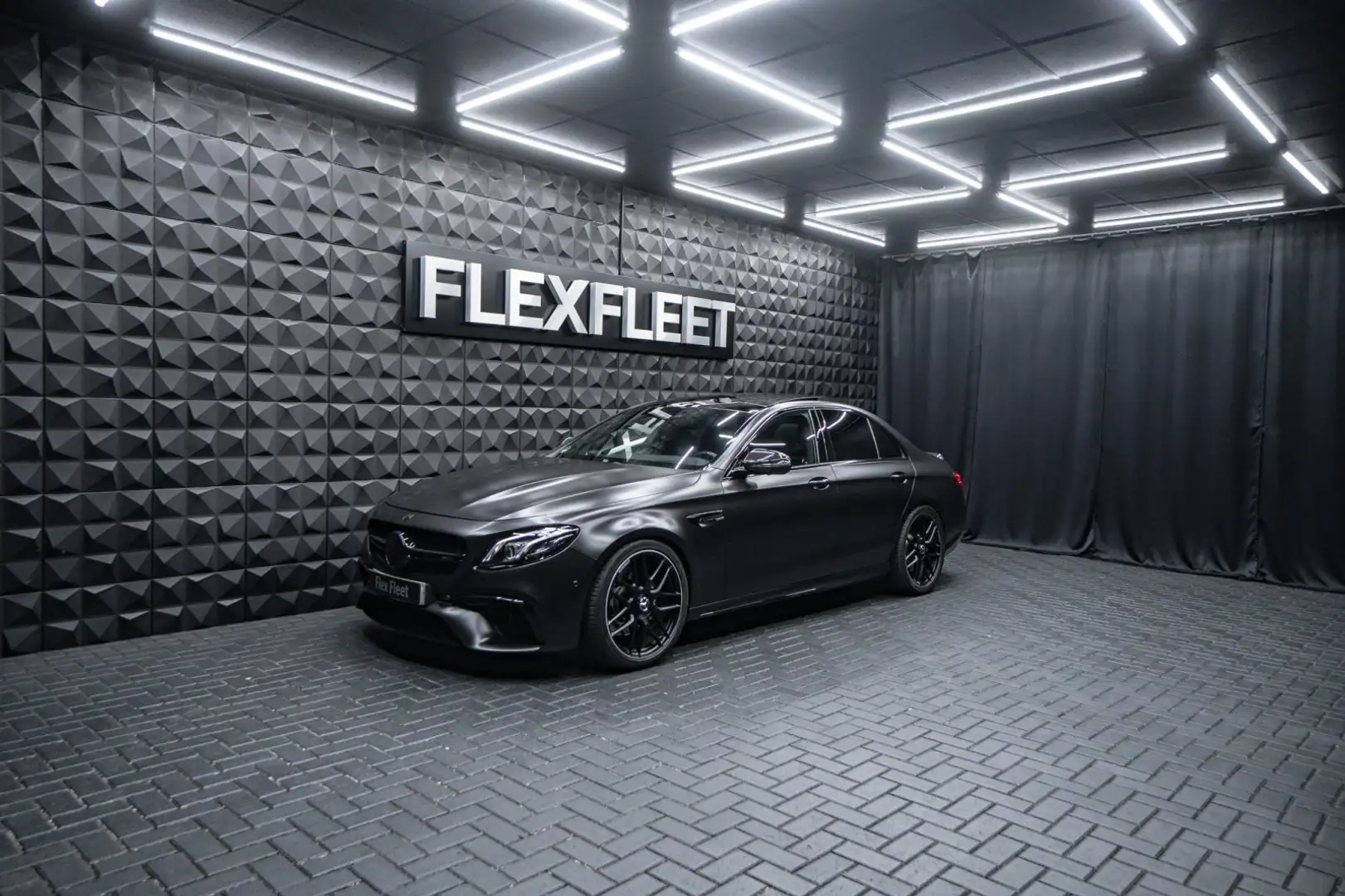Mercedes-Benz AMG E63 4Matic+  /Carbon/JungeSterne/ Noir - 1