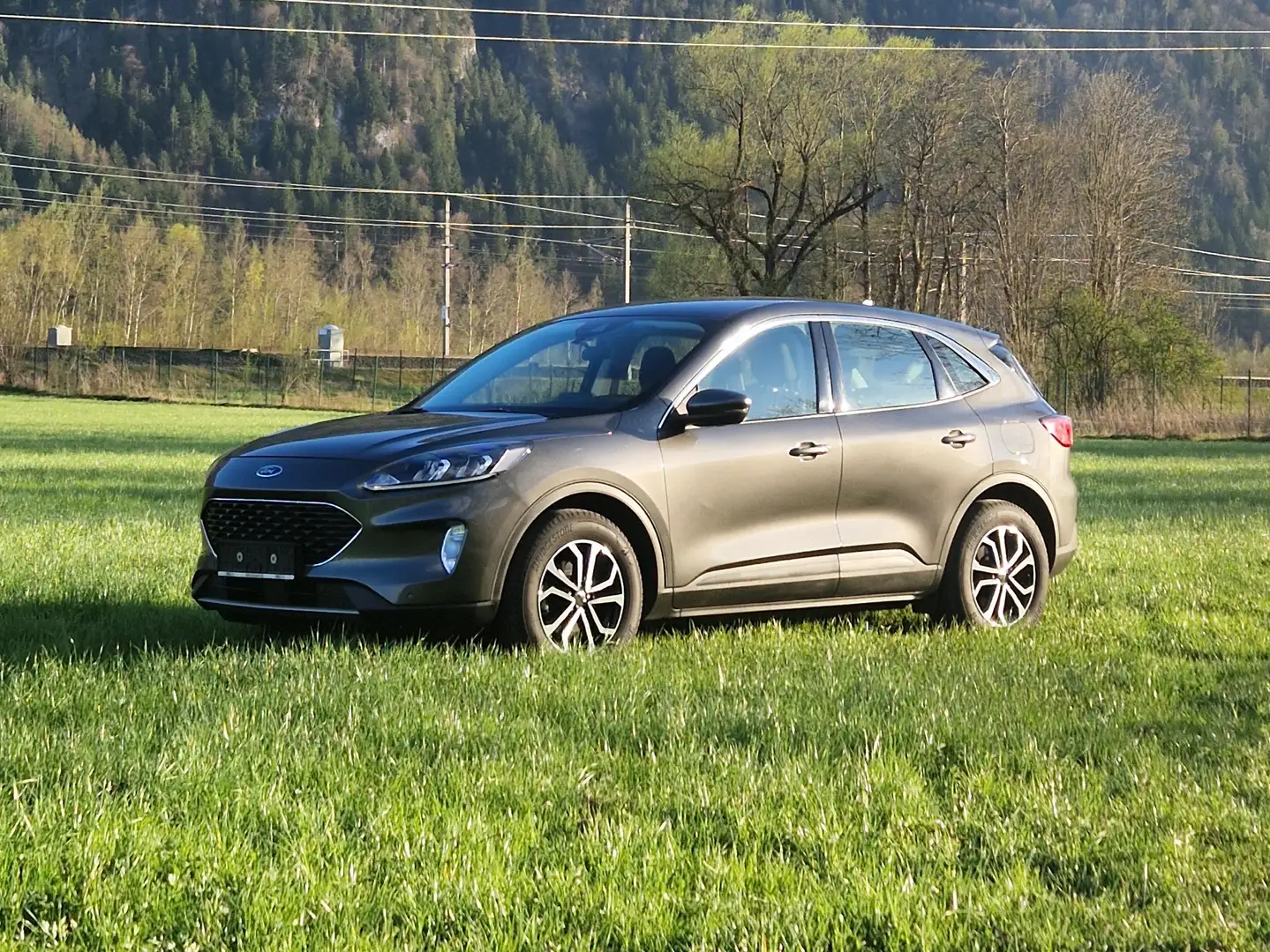 Ford Kuga Kuga 1,5 EcoBoost Cool Grau - 2