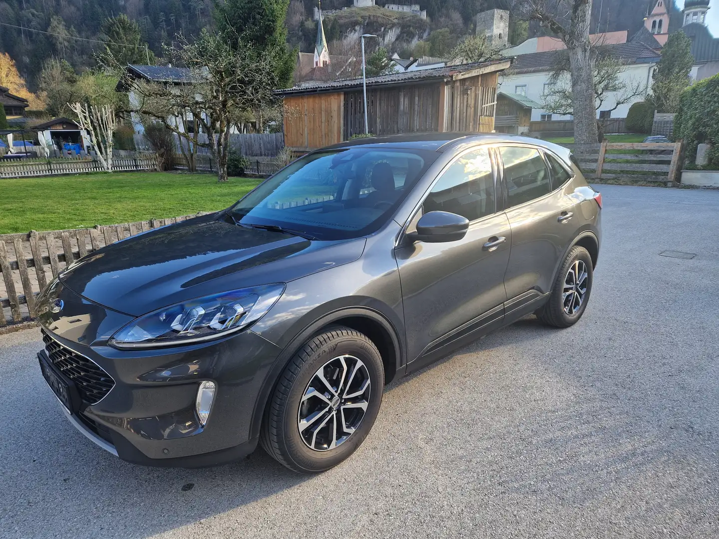 Ford Kuga Kuga 1,5 EcoBoost Cool Grau - 1