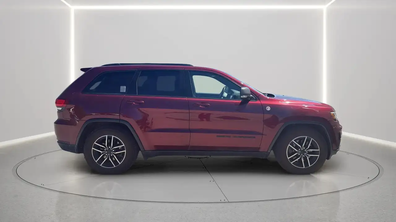 Jeep Grand Cherokee снимка Jeep Grand Cherokee