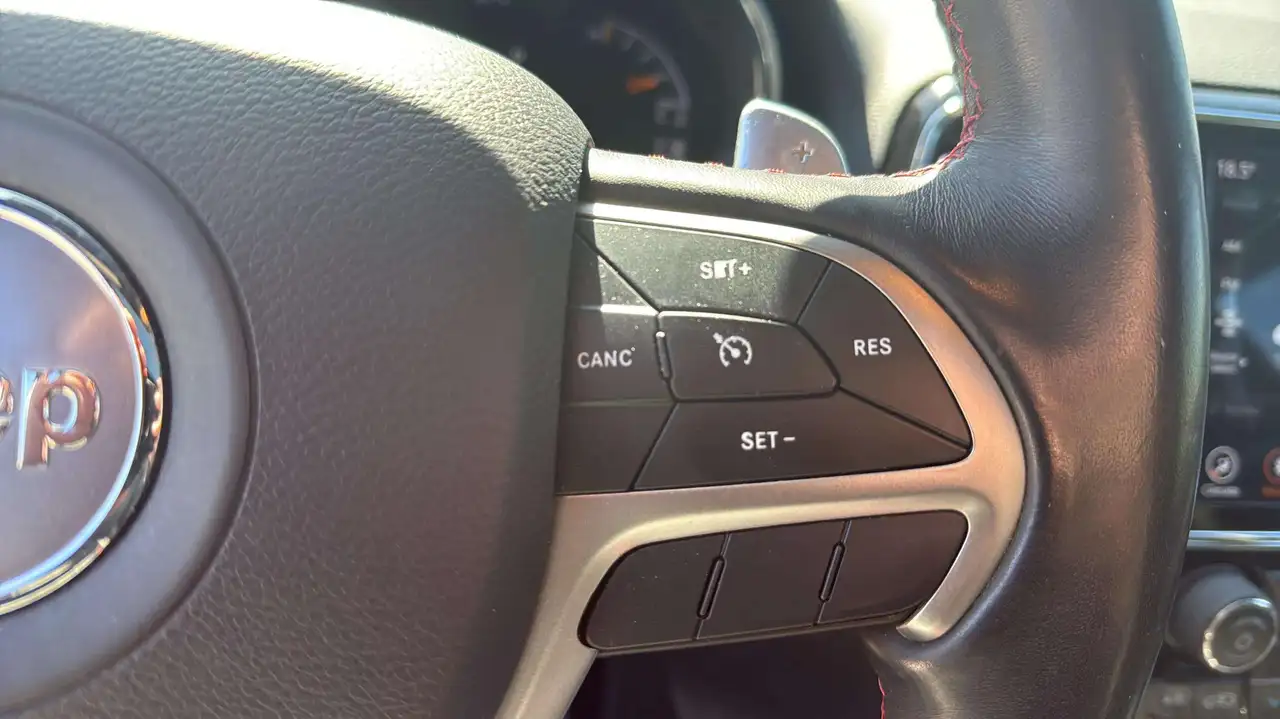 Jeep Grand Cherokee снимка Jeep Grand Cherokee
