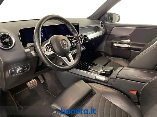 Mercedes-Benz GLB view 9