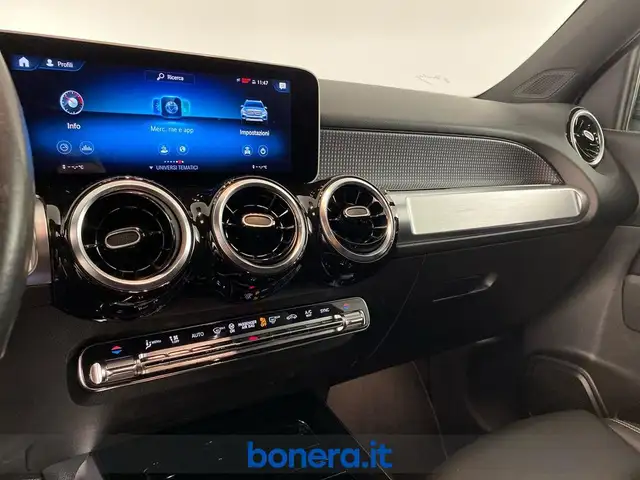 Mercedes-Benz GLB view 12