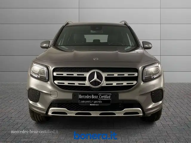 Mercedes-Benz GLB view 3