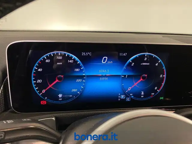 Mercedes-Benz GLB view 13