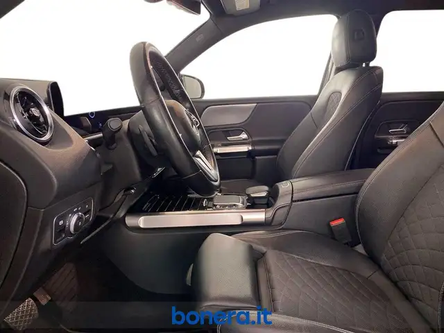 Mercedes-Benz GLB view 10