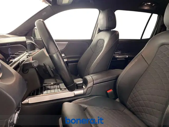 Mercedes-Benz GLB view 15