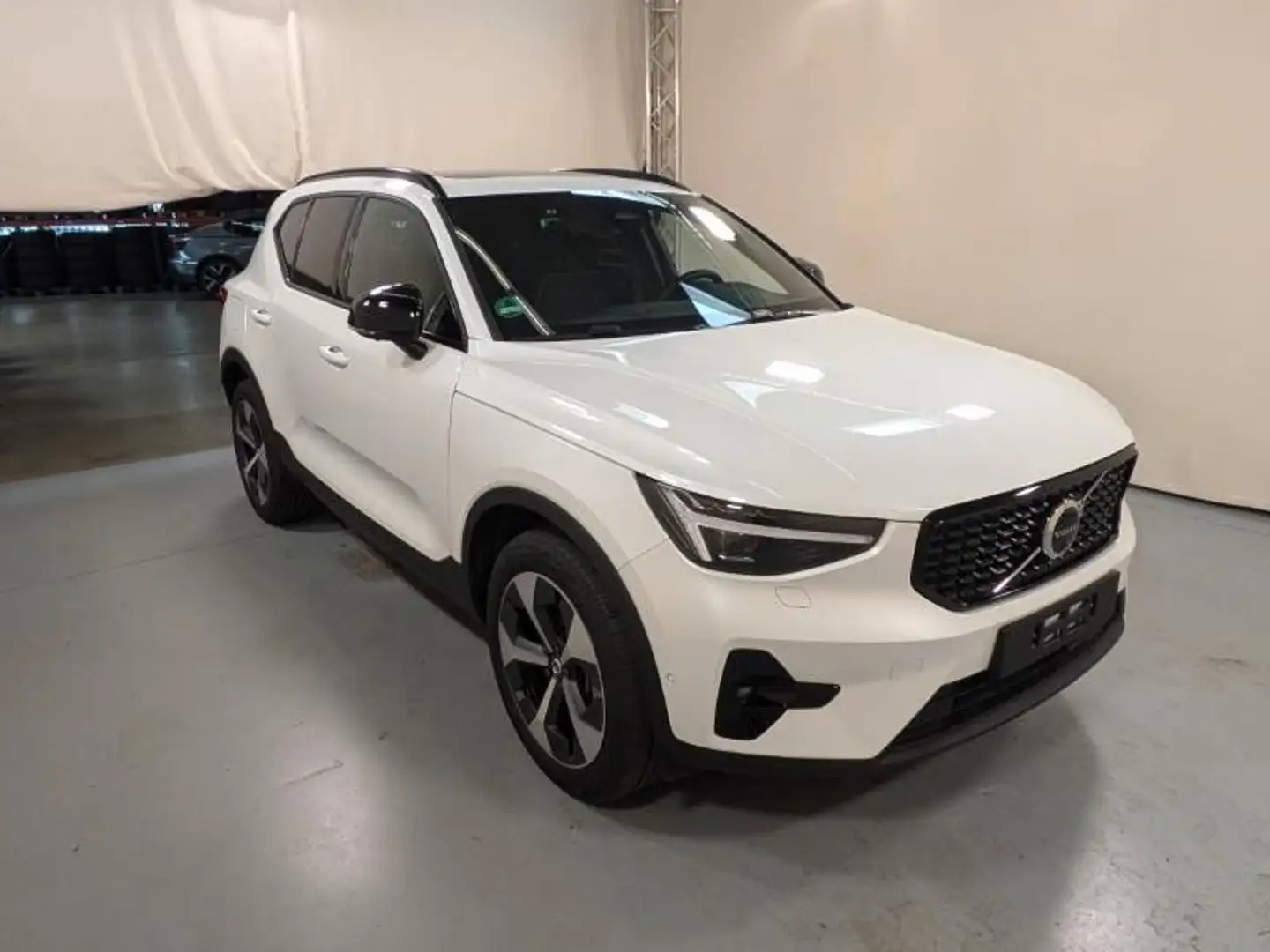 Volvo XC40 B4 DSG Ultra Dark*FSHZG*360°*ACC*AHK Weiß - 2