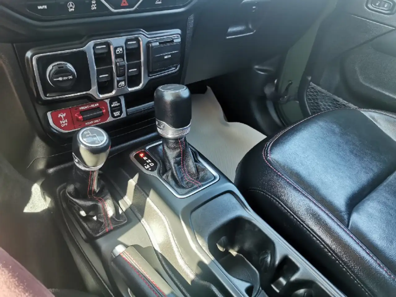 Jeep Gladiator снимка Jeep Gladiator