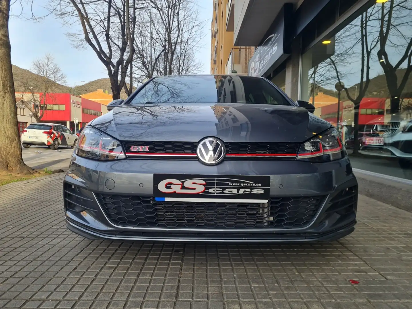 Volkswagen Golf GTI 2.0 TSI Performance DSG7 180kW Grau - 2