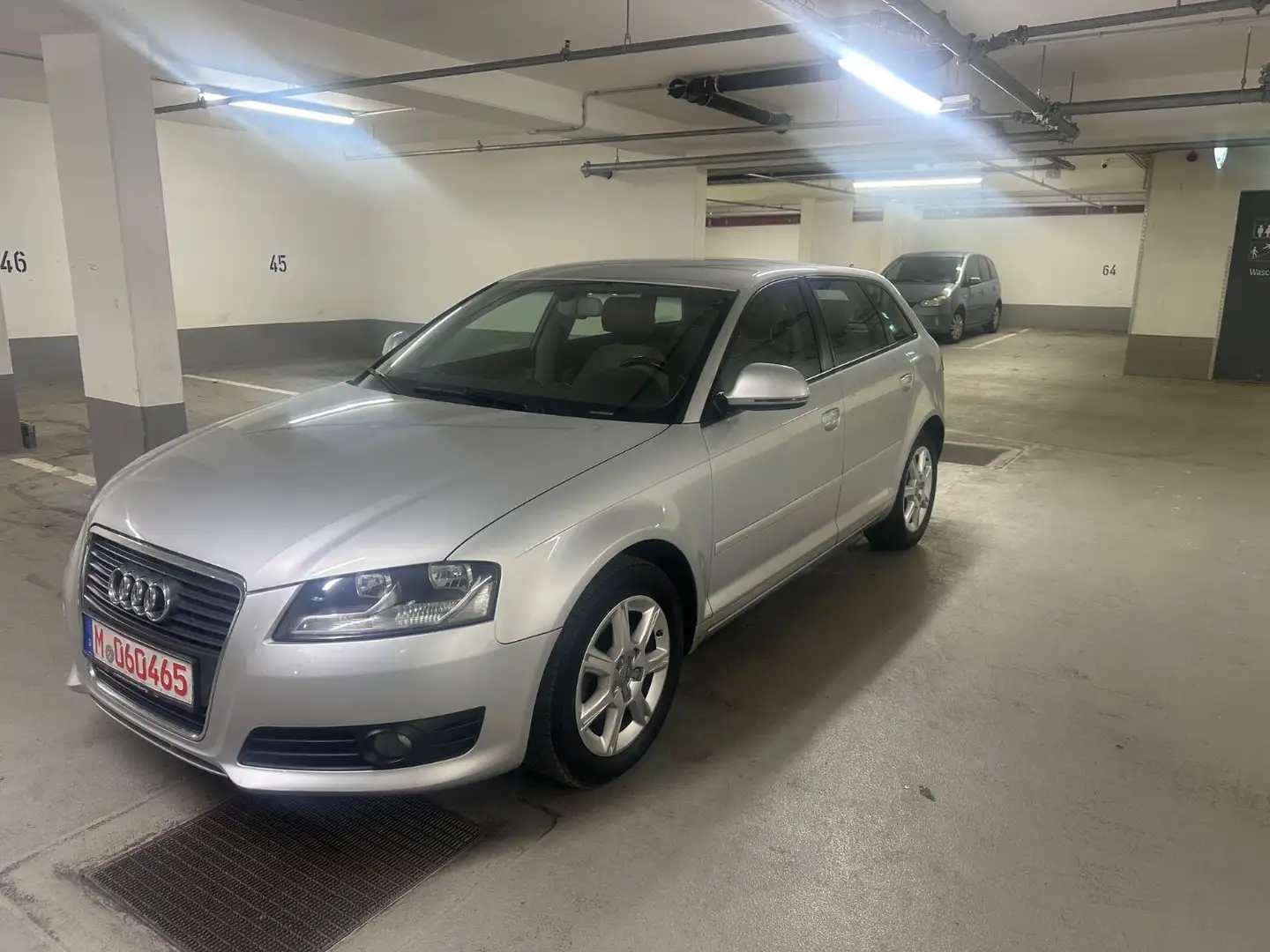 Audi A3 Sportback 1.8 TFSI Ambiente Silber - 2