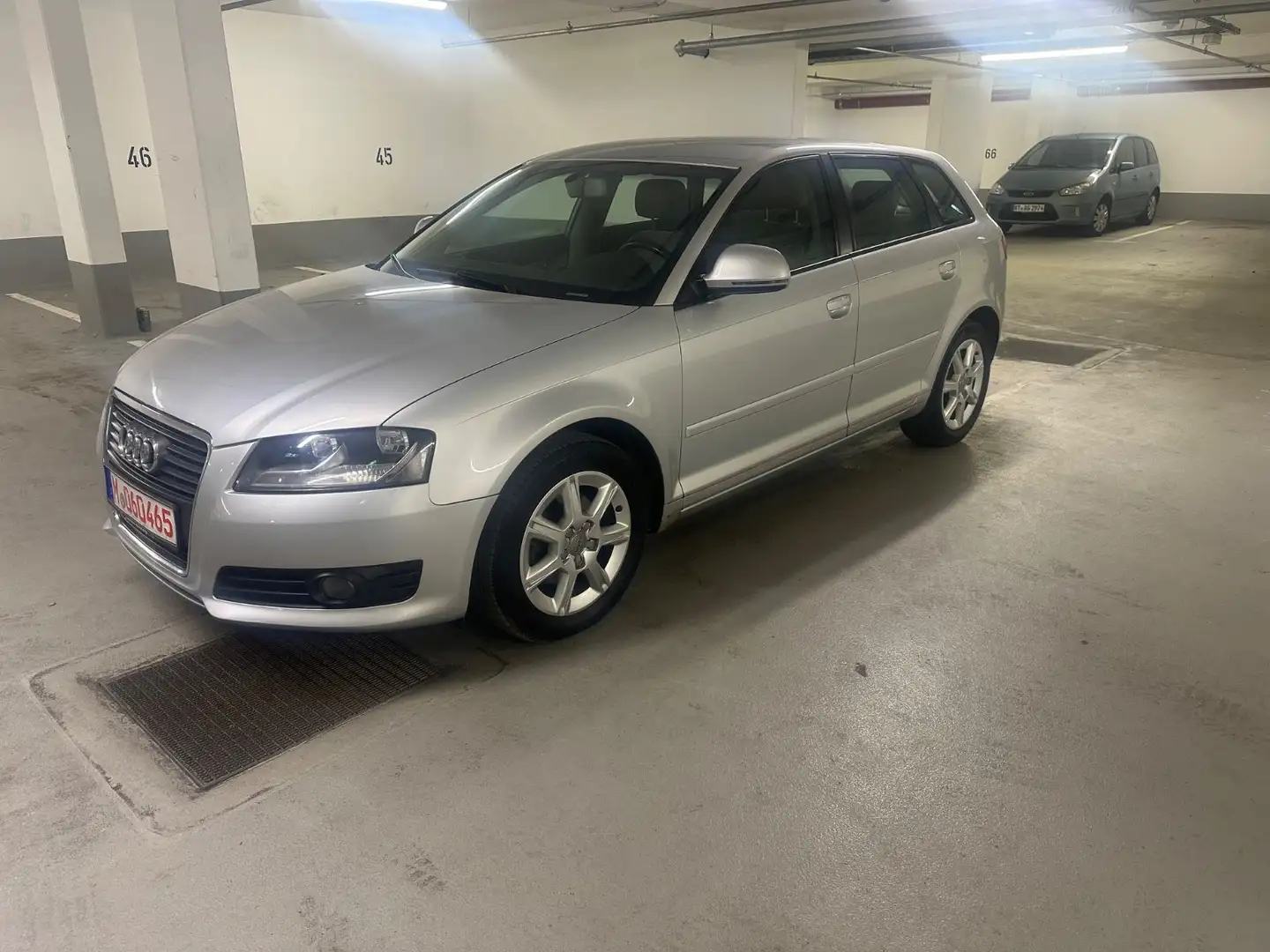 Audi A3 Sportback 1.8 TFSI Ambiente Silber - 1