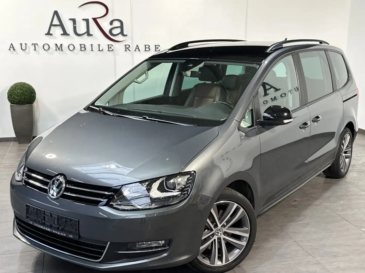 Volkswagen Sharan 2.0 TDI DSG 7-Sitzer HL Black NAV+XEN+AHK Gri - 1