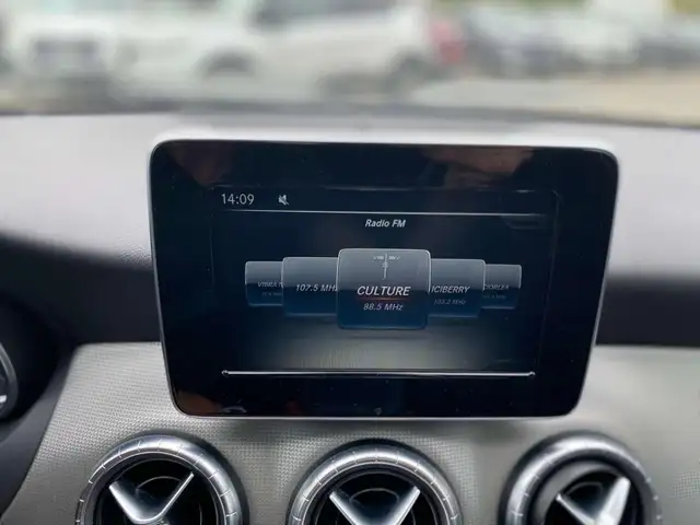 Mercedes-Benz Cla view 14