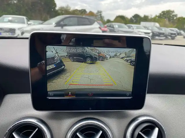 Mercedes-Benz Cla view 12