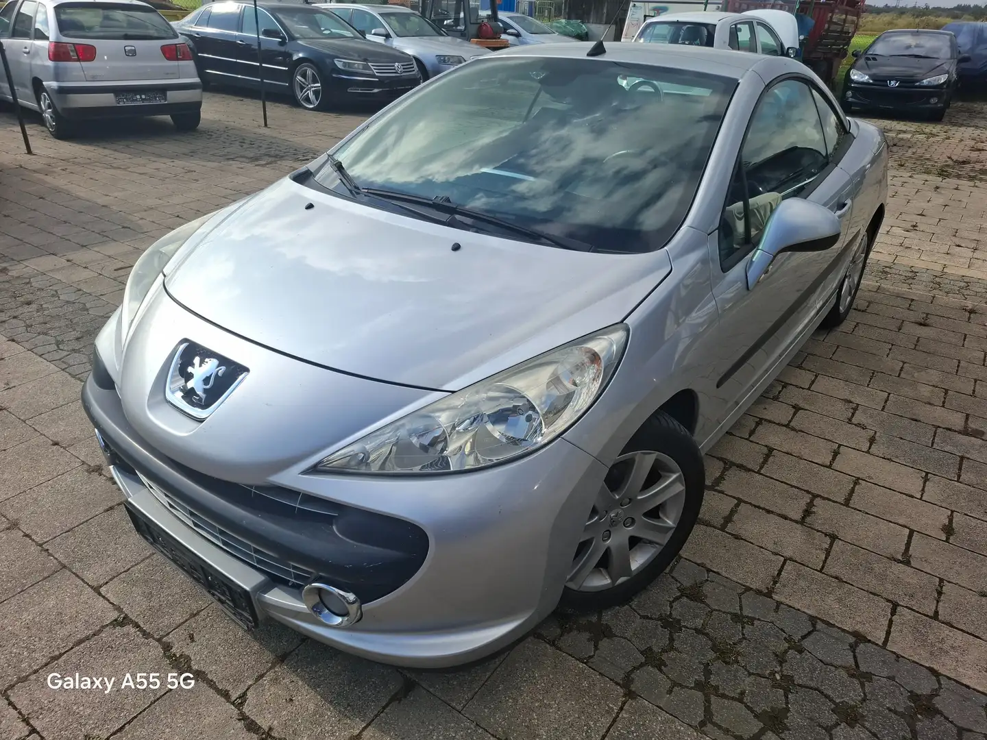 Peugeot 207 207 CC 120 VTi Neue TÜV und Au - 1